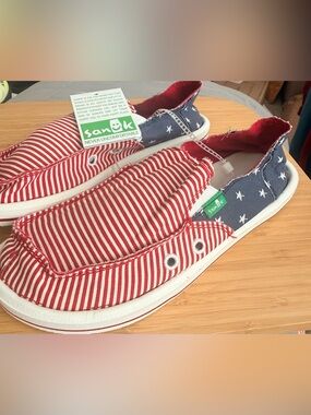 New Sanuk Kids Red & Navy Star-Striped Slip-On Sneakers Size 3
